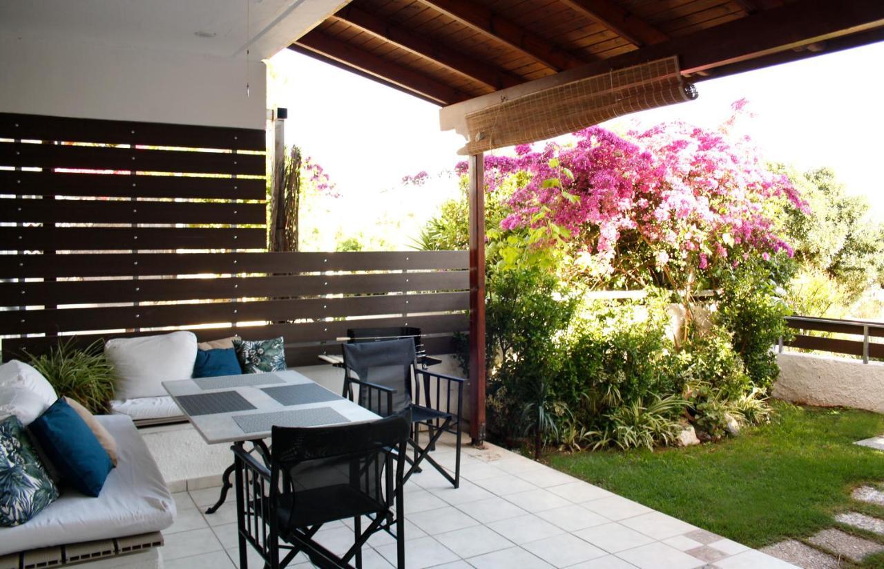 Beachfront Garden Apartment- Atlas Complex Loutráki Dış mekan fotoğraf