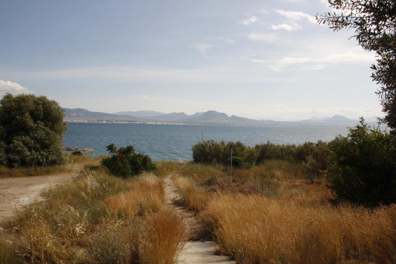 Beachfront Garden Apartment- Atlas Complex Loutráki Dış mekan fotoğraf
